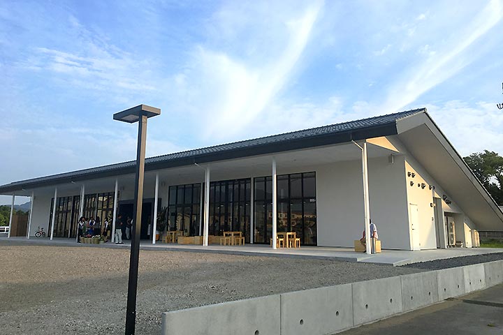 瓦テラス